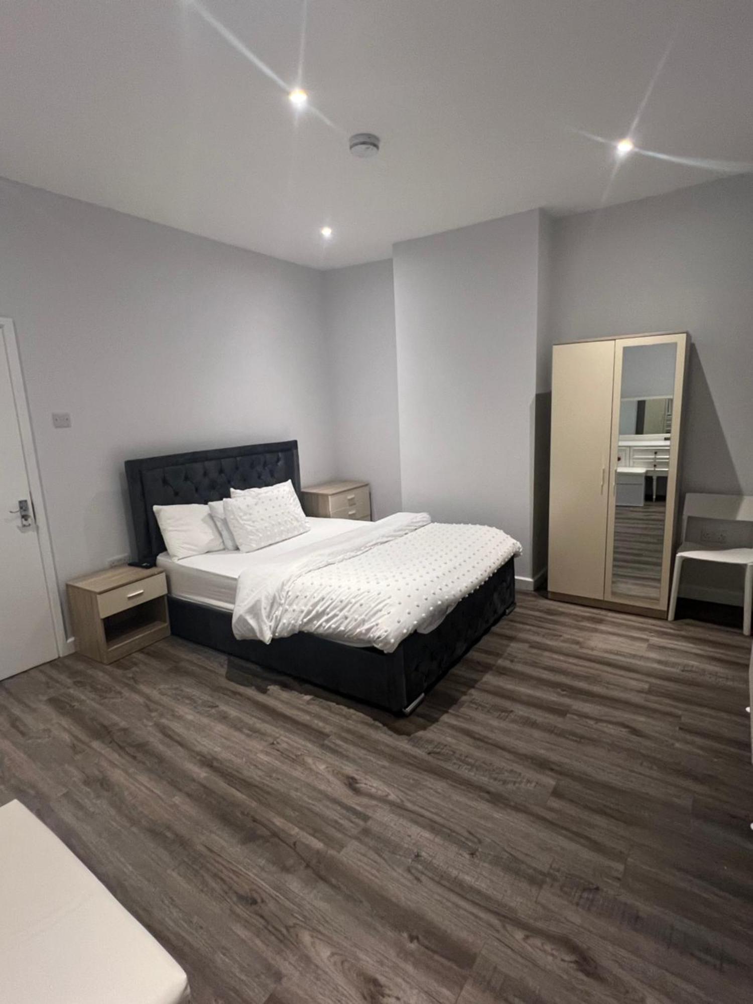 Spencer Bridge Rooms By Afl Northampton Eksteriør billede